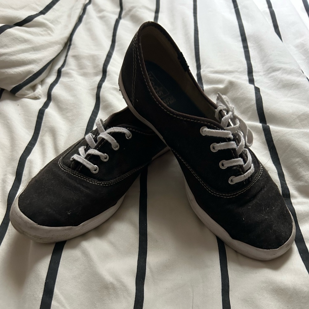 Black 8.5 Keds